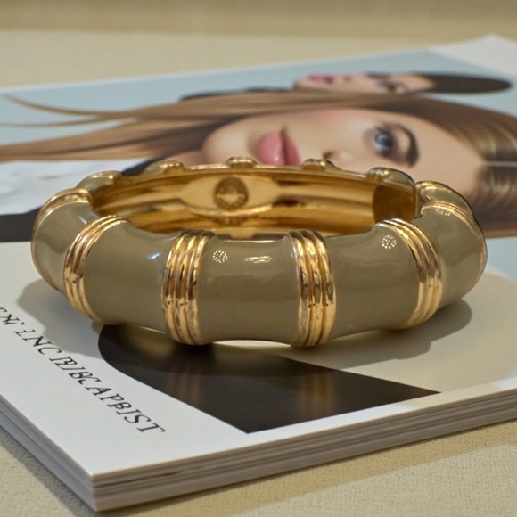 Vintage Elegant Hinged Taupe Enamel & Shiny Gold Tone Bangle Bracelet - Picture 4 of 5